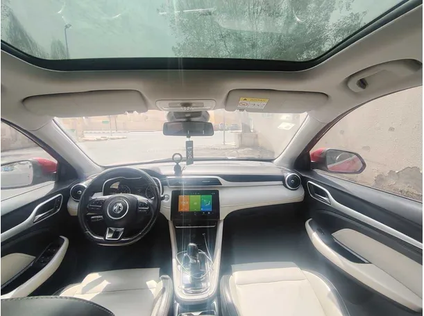 Car image 18