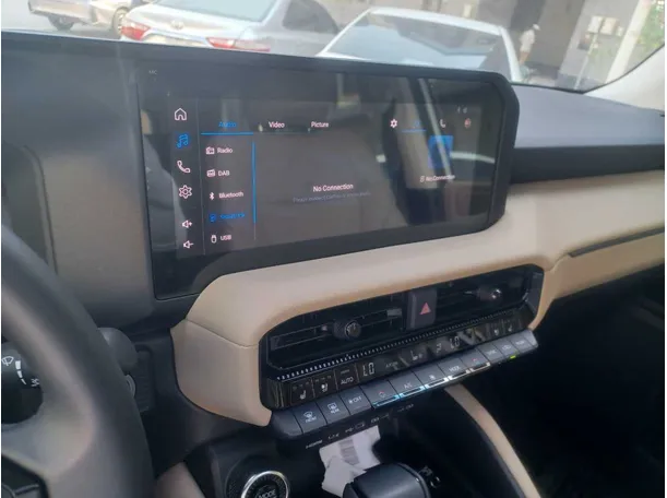 Car image 17