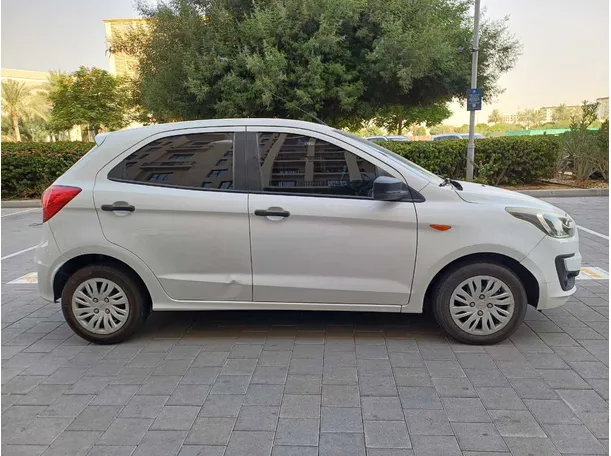 Car image 4