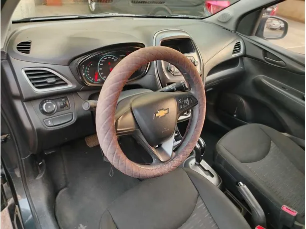 Car image 12
