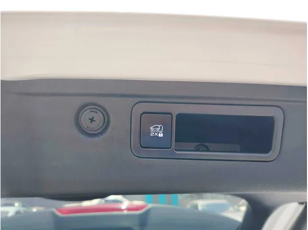 Car image 36