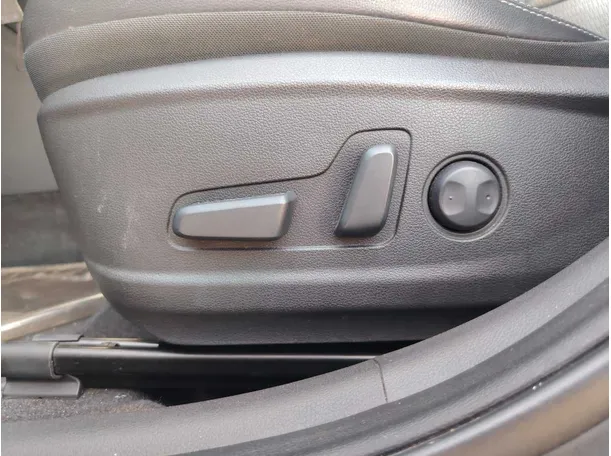 Car image 27
