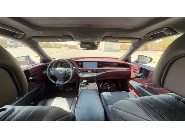 Car image 14