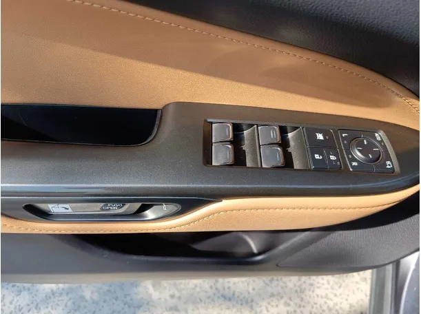 Car image 35