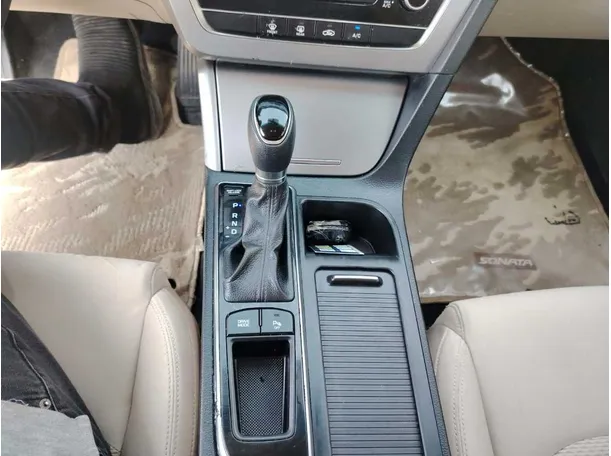 Car image 27