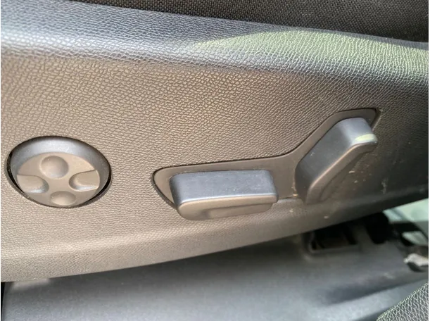 Car image 33
