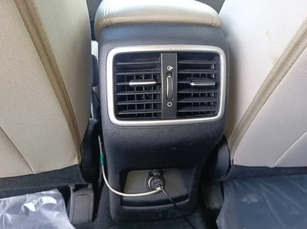 Car image 32
