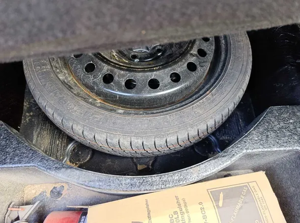 Car image 33