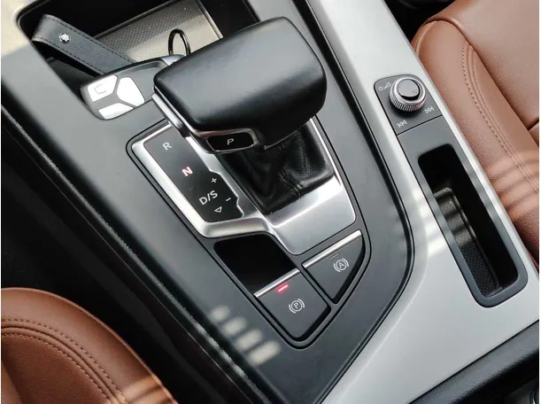 Car image 21