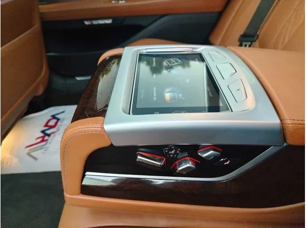 Car image 40