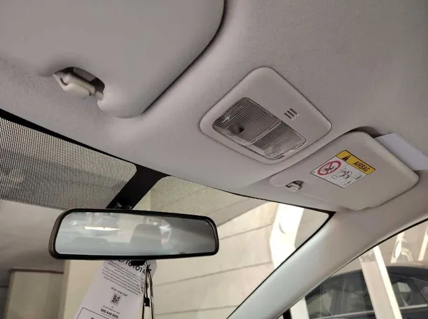 Car image 30