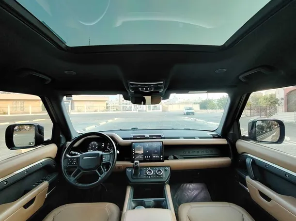 Car image 17