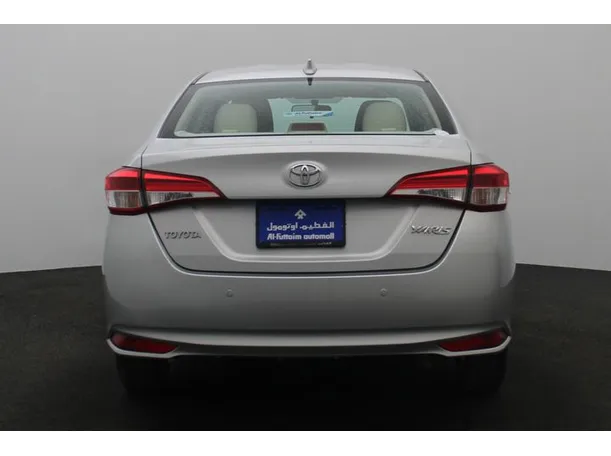 Car image 12