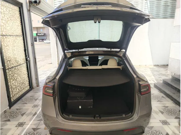Car image 27