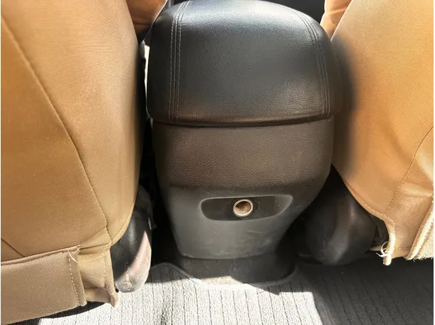 Car image 25