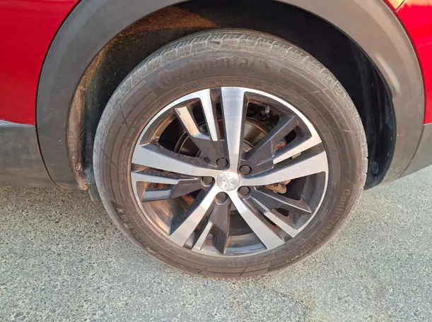 Car image 9