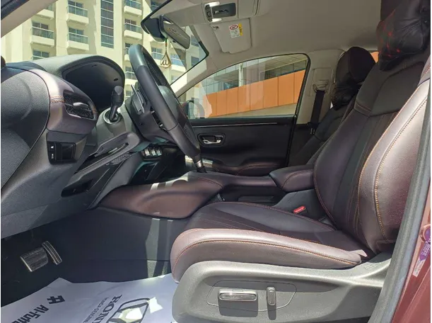 Car image 12