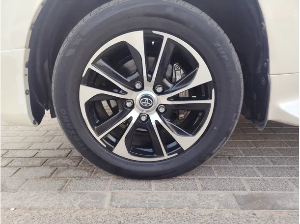 Car image 10