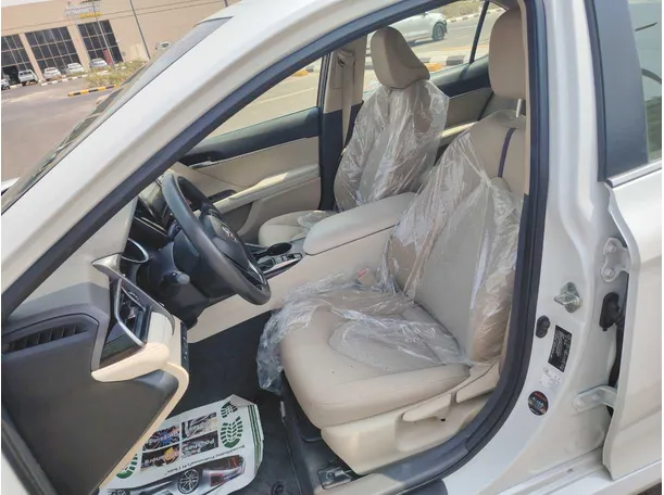 Car image 12