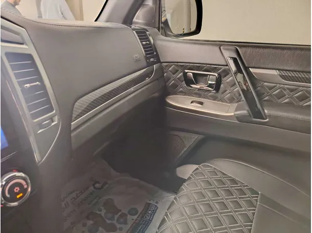 Car image 38