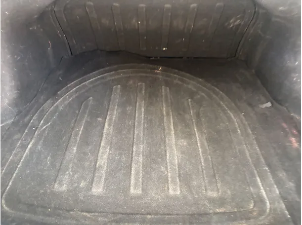 Car image 25