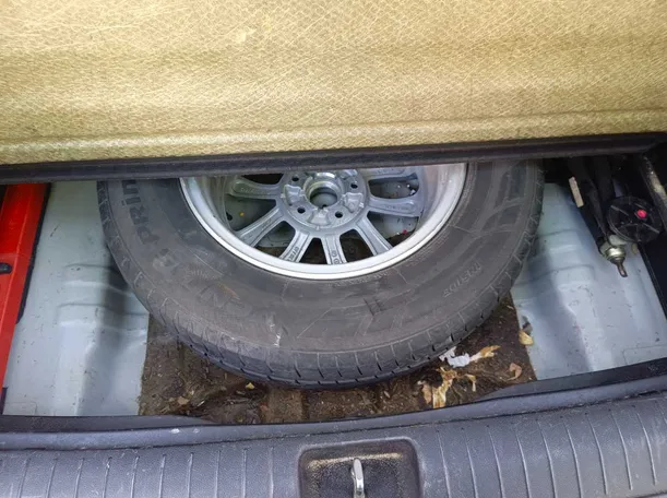Car image 32