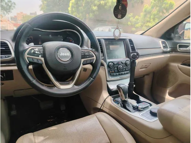 Car image 27