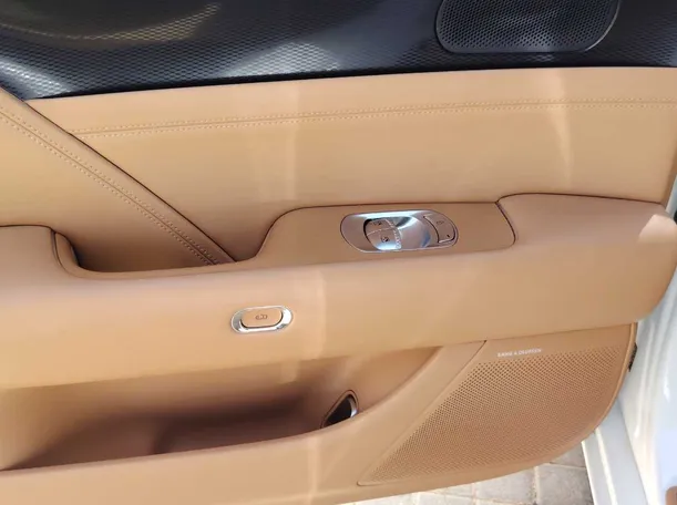 Car image 29