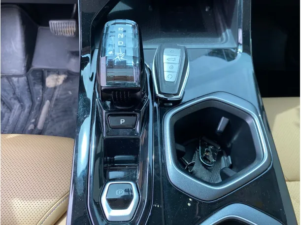 Car image 17