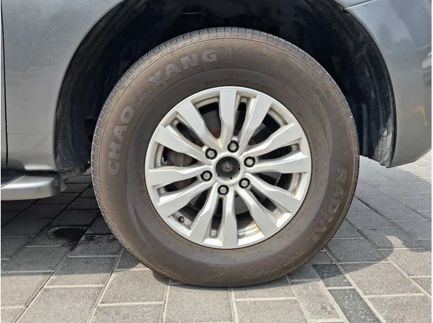 Car image 9
