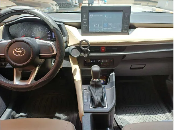 Car image 17