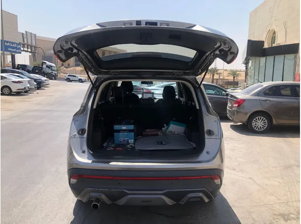 Car image 19