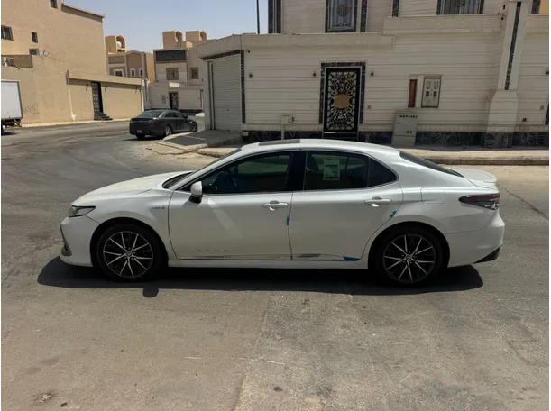 Car image 8