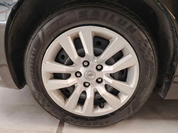 Car image 10
