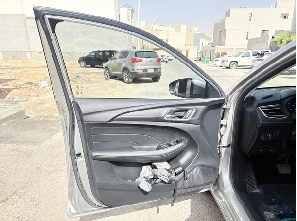 Car image 10