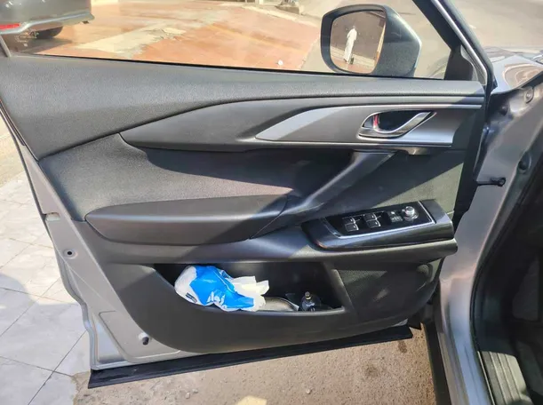 Car image 10