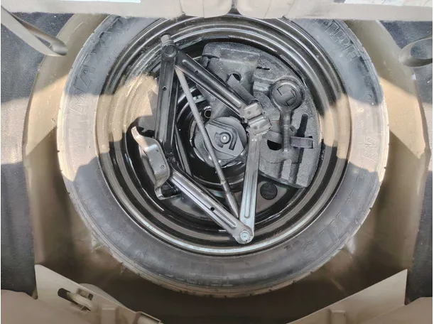 Car image 30