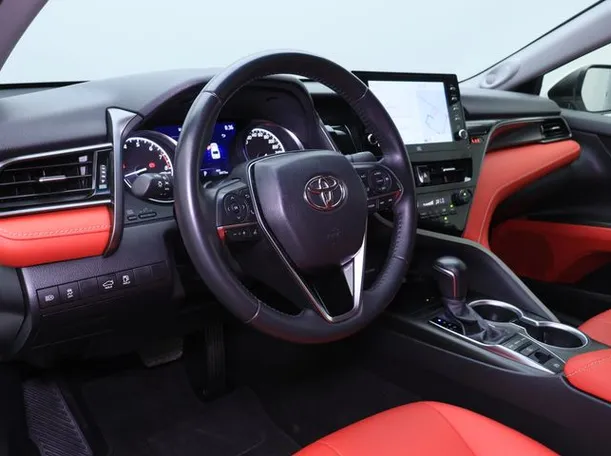 Car image 4
