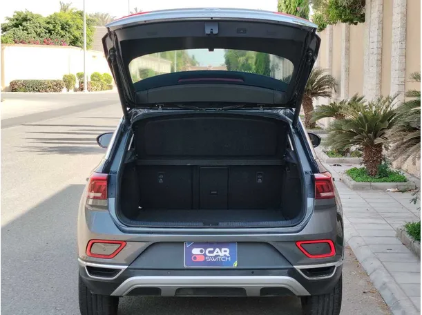 Car image 27