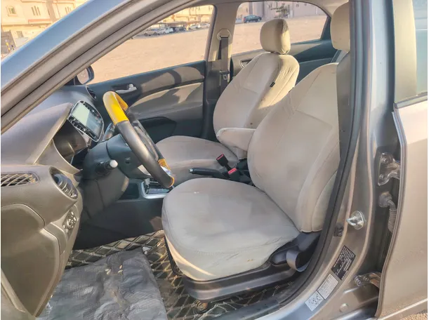 Car image 13