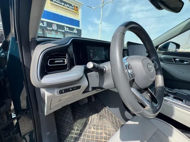 Car image 10