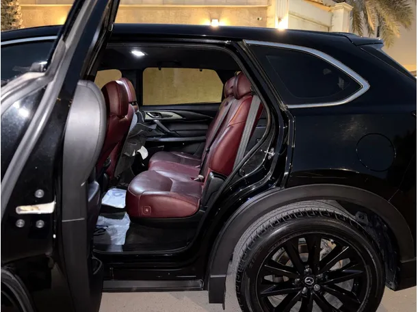 Car image 15