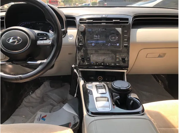 Car image 18