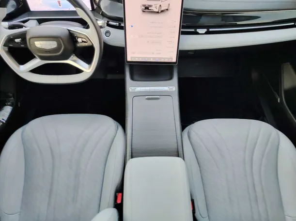 Car image 20