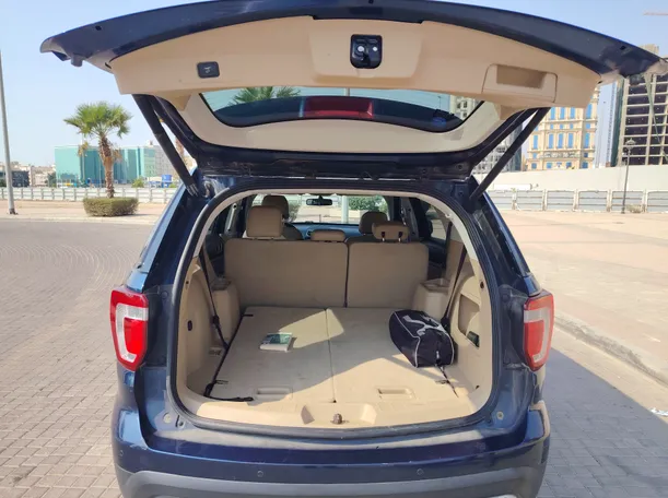 Car image 26