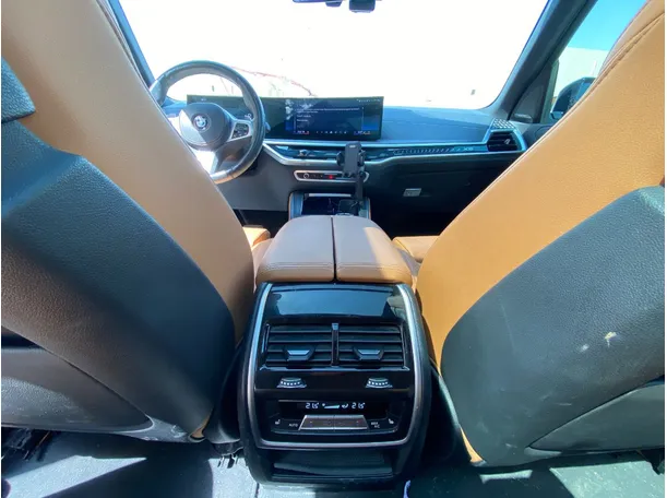 Car image 30
