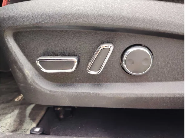 Car image 27