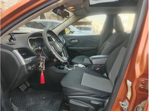 Car image 13