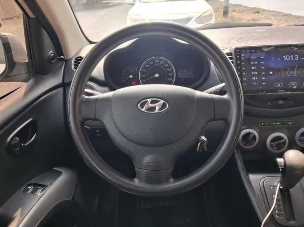 Car image 16