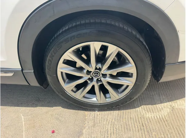 Car image 9